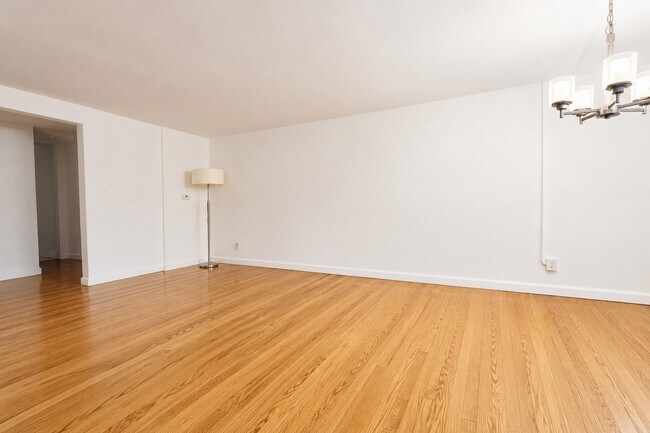 Building Photo - 343 Tremont Ave