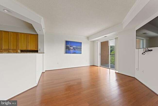 Building Photo - 3101 N Hampton Dr