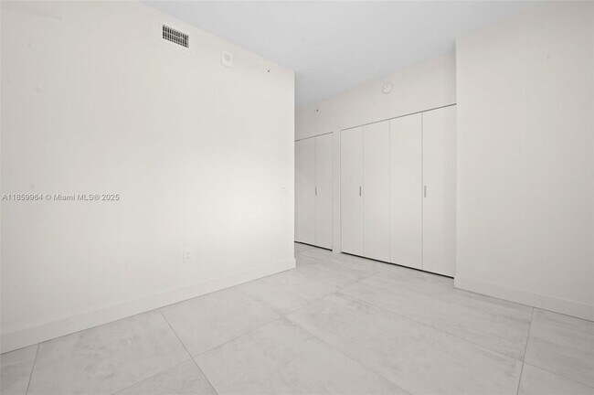 Building Photo - 700 NE 24th St