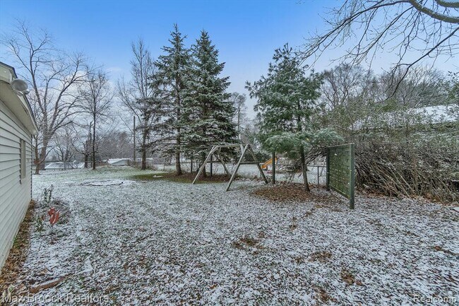 Building Photo - 978 Panorama Dr