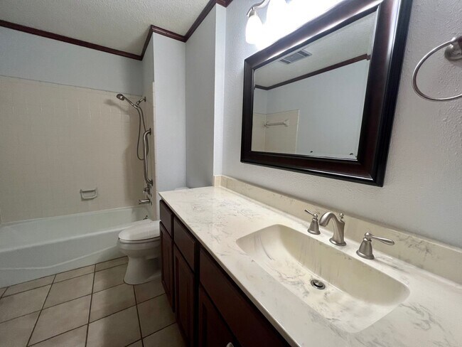 Building Photo - 9100 Tourney St