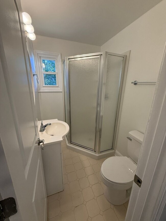 Building Photo - **3bed House - Skip The Apartment Chaos - ...