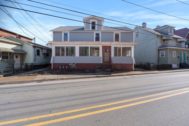 Primary Photo - 117 River Ave