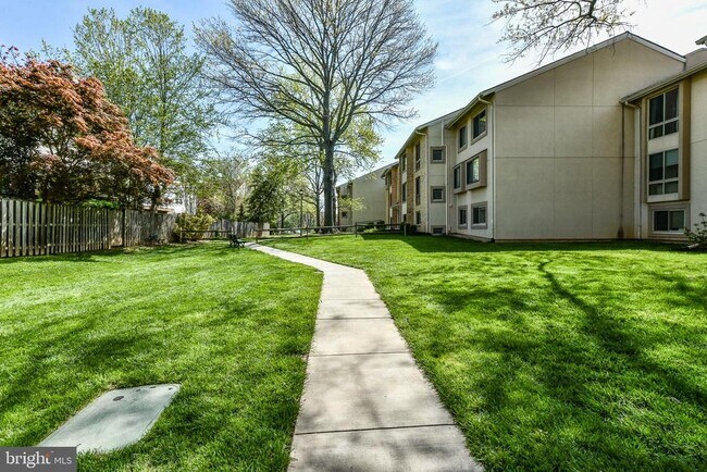 Building Photo - 10204 Bushman Dr