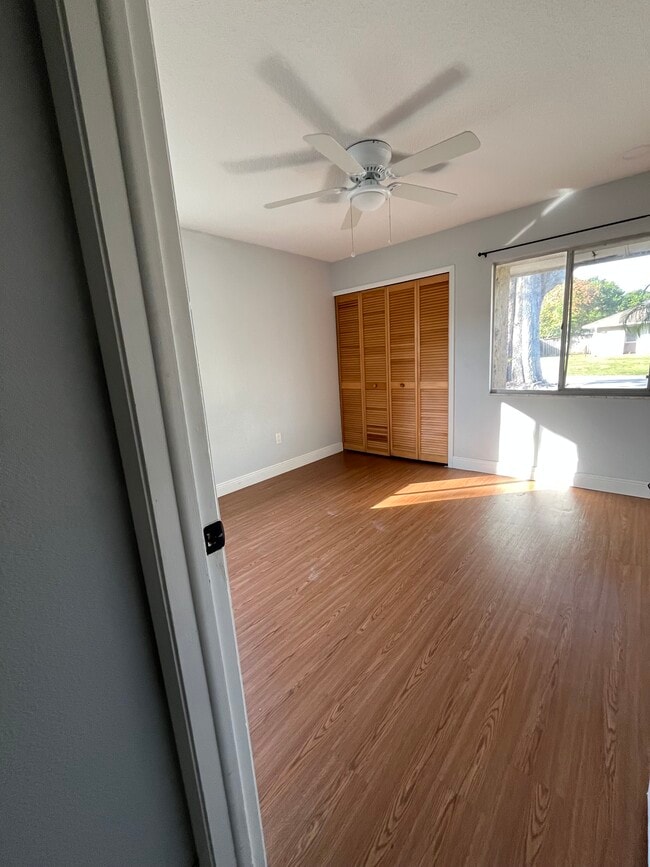 Building Photo - 325 Redwing Way