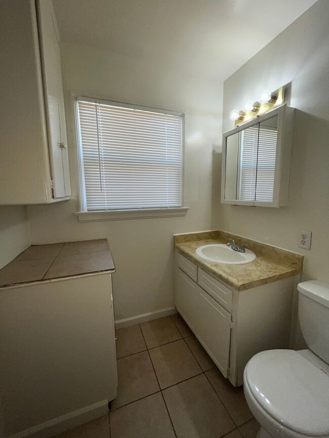 Building Photo - 1504