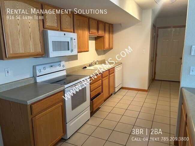 Building Photo - 916 SE 44th Terrace