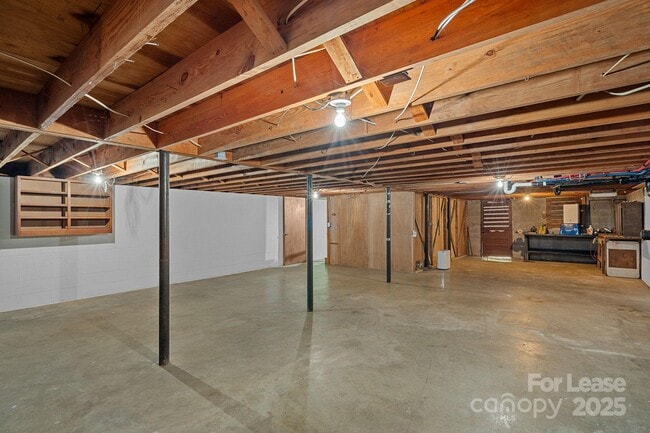 Building Photo - 540 Hoover Rd