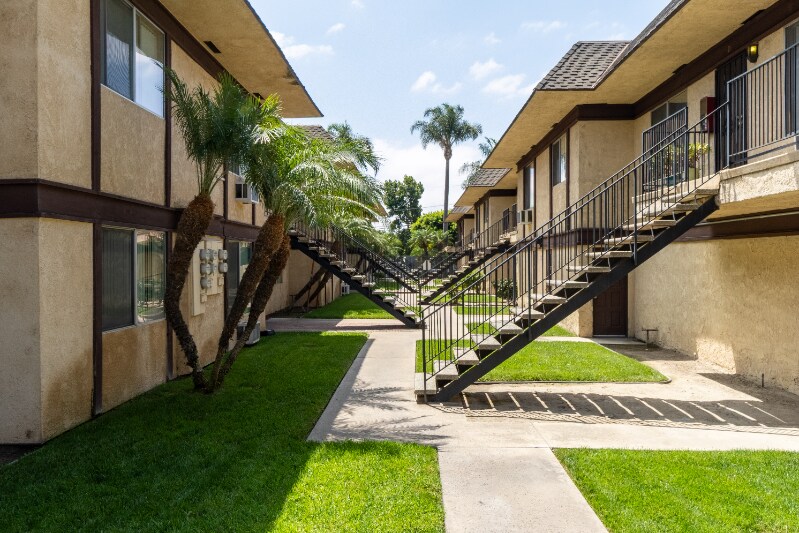 Building Photo - 3523 W Savanna St