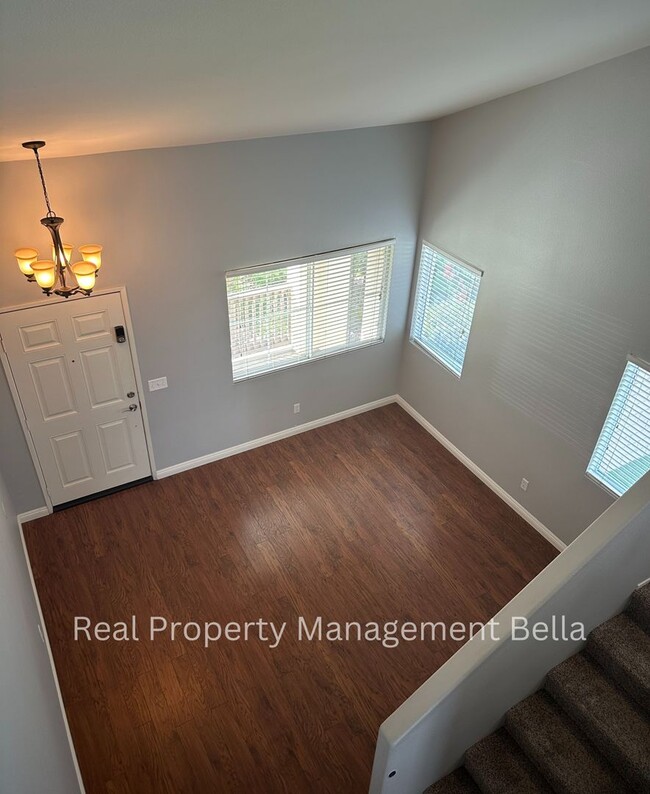 Building Photo - Lakeview Pool Retreat in a Private Cul-de-Sac Setting