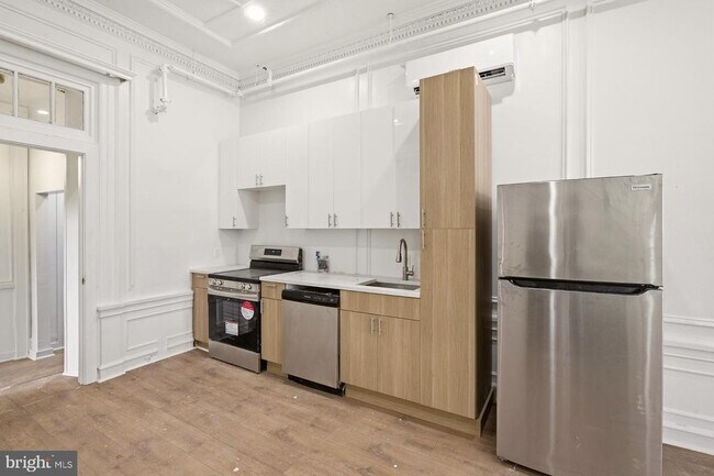 Building Photo - 6012 Ridge Ave