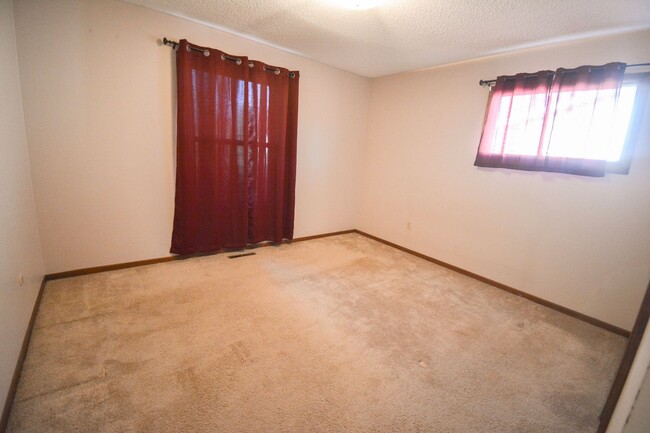 Building Photo - 3bed 2bath Available For Rent in Easy Acce...