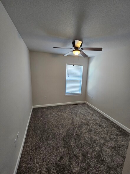 Building Photo - 357 SE 70 Rd