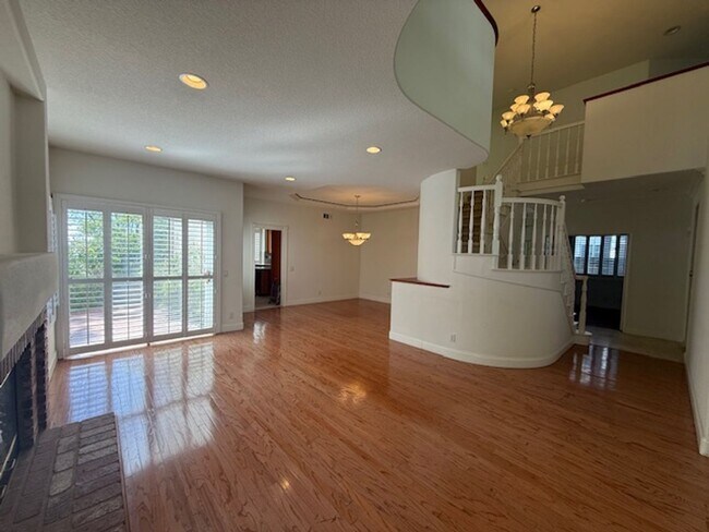 Building Photo - Over 3000 sq feet in Trabuco Canyon