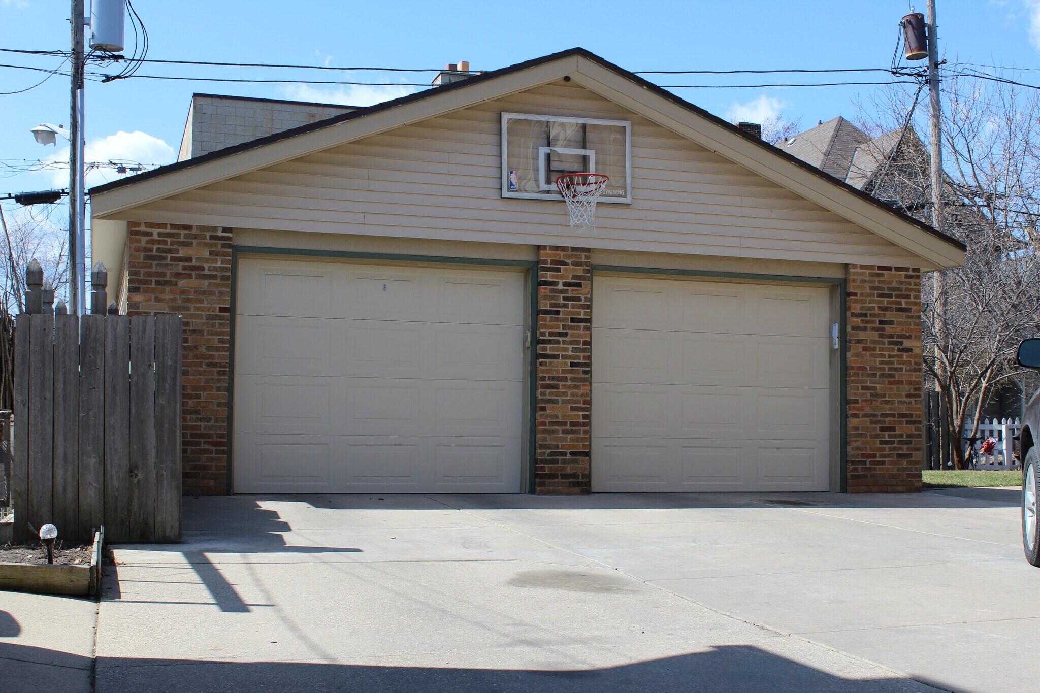 2 Car Garage with Basketball Hoop - 1621 N Astor St