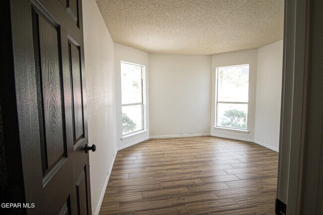 Building Photo - 6806 Ridgley Way