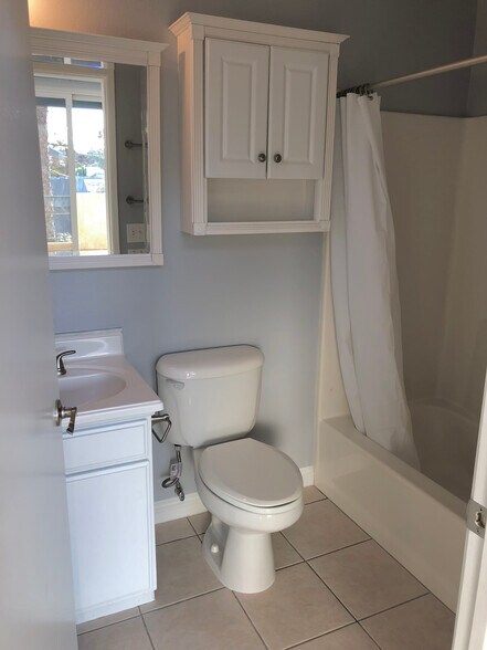 Master Bathroom - 186 Hurst Ave