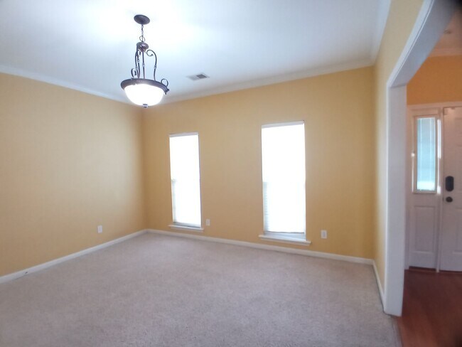 Building Photo - 565 Batty Way