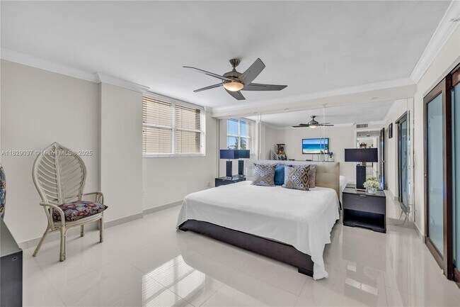 Building Photo - 1623 Collins Ave