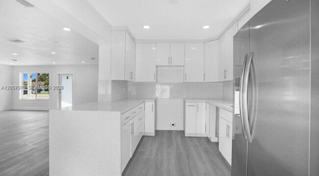 Building Photo - 105 NE 213th St