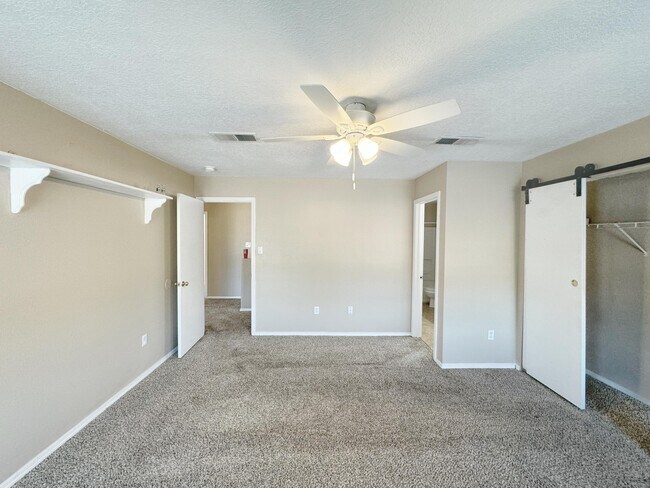 Building Photo - 9307 Vista Clara Loop NW