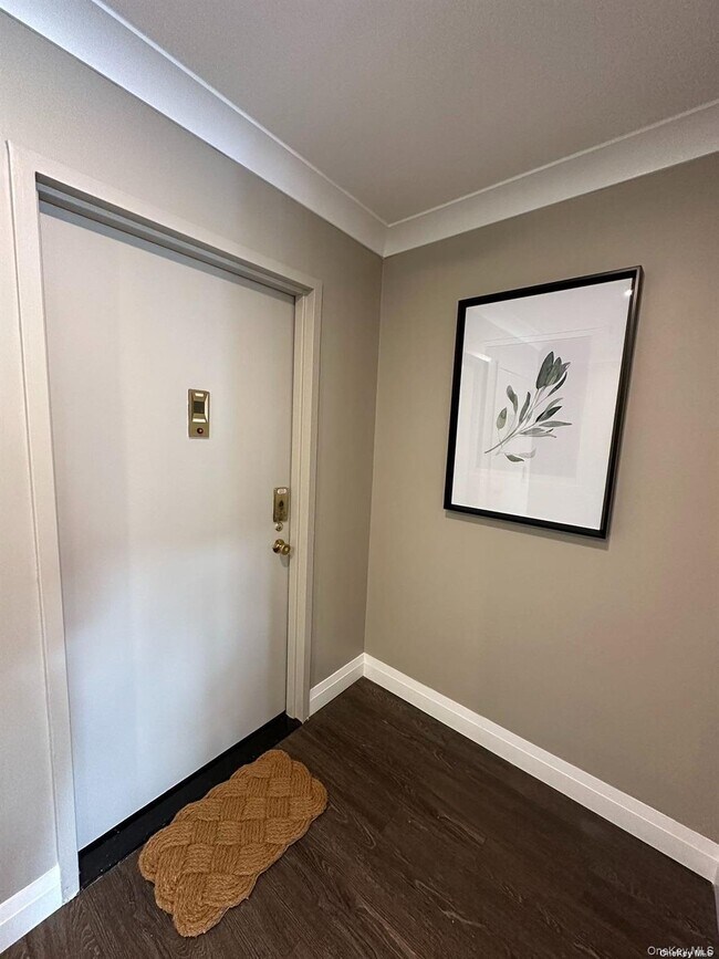 Building Photo - 13-36-36 Robin Ln