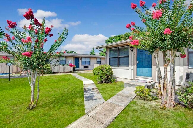 Building Photo - Applewood Apartments