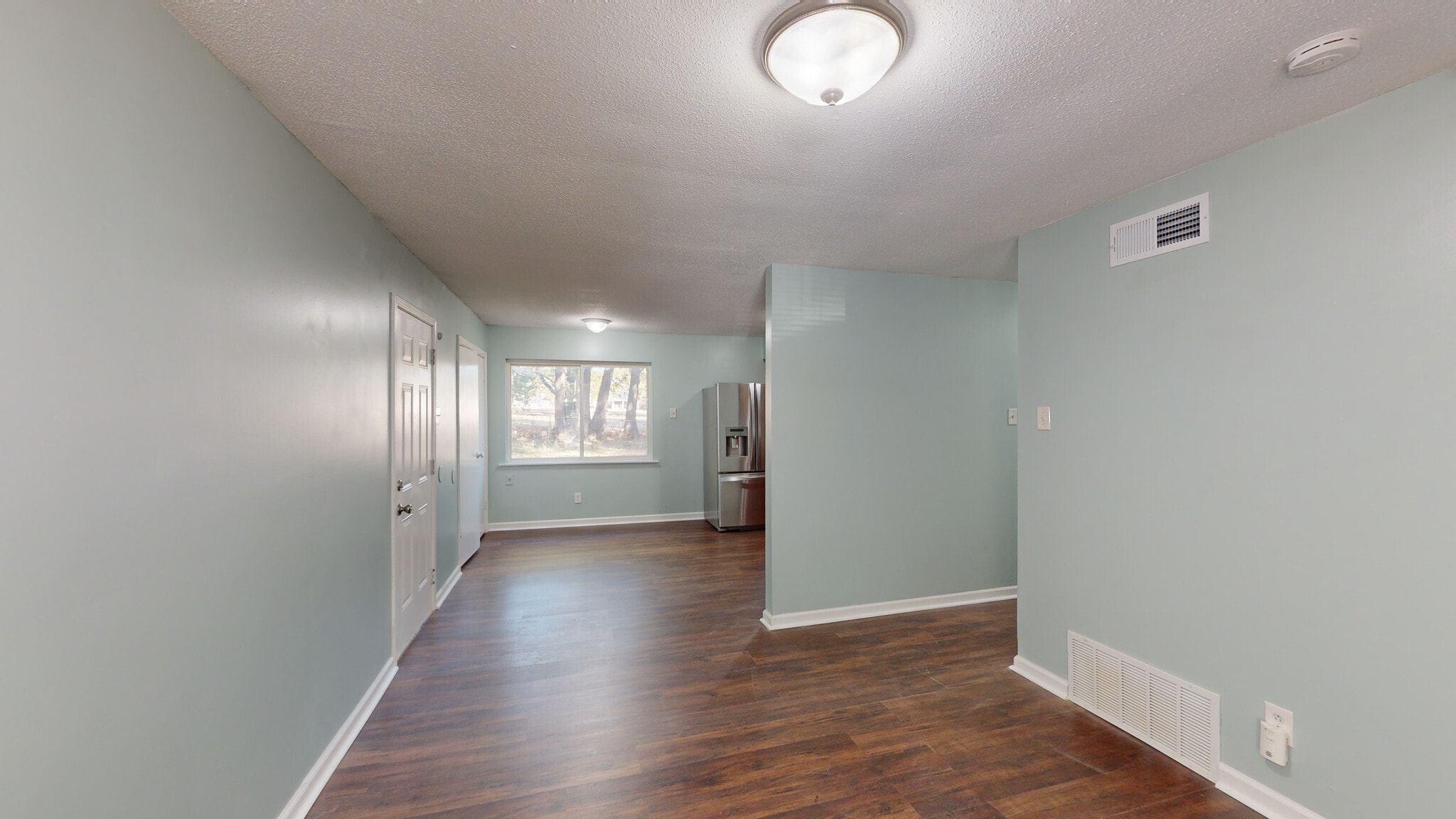 Building Photo - 3050 Briarwood Dr