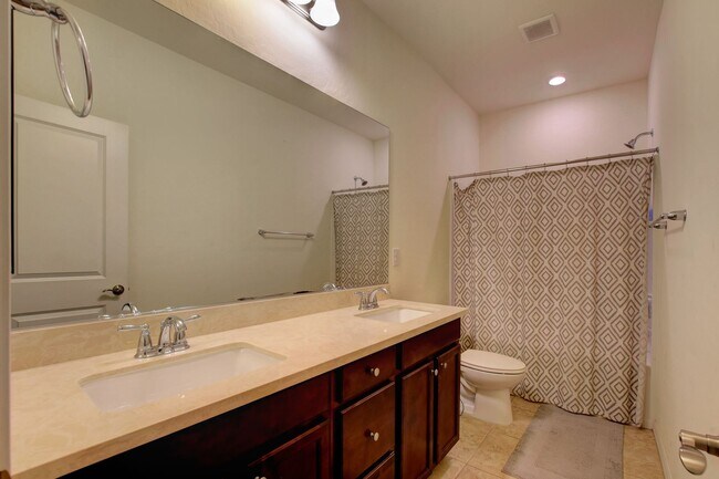 Building Photo - 47 Berneri Dr