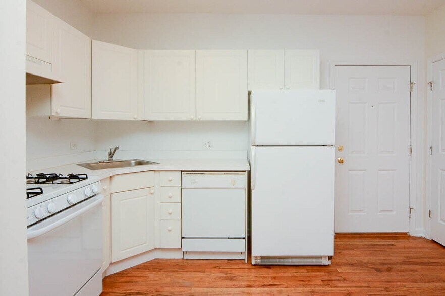 Building Photo - 909 W Dakin St