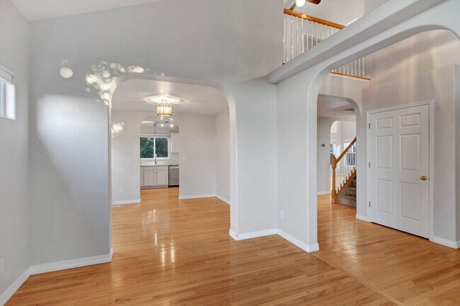 Building Photo - Stunning home on Millstream for rent!