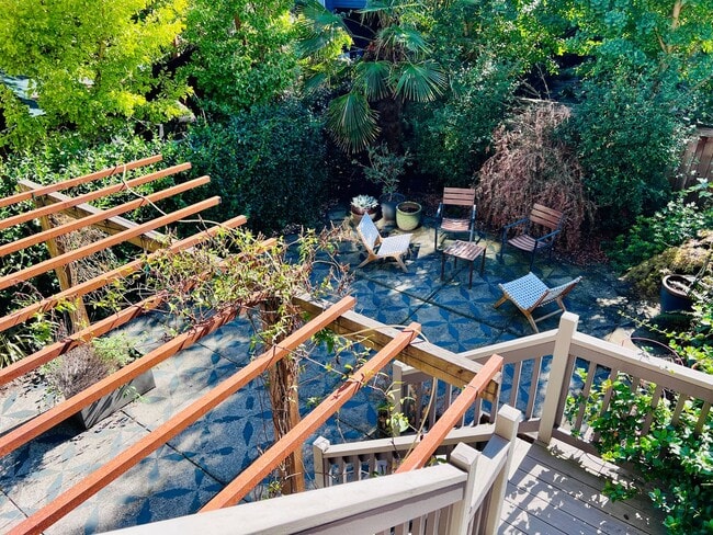 Building Photo - Custom Townhouse with Awesome Back yard