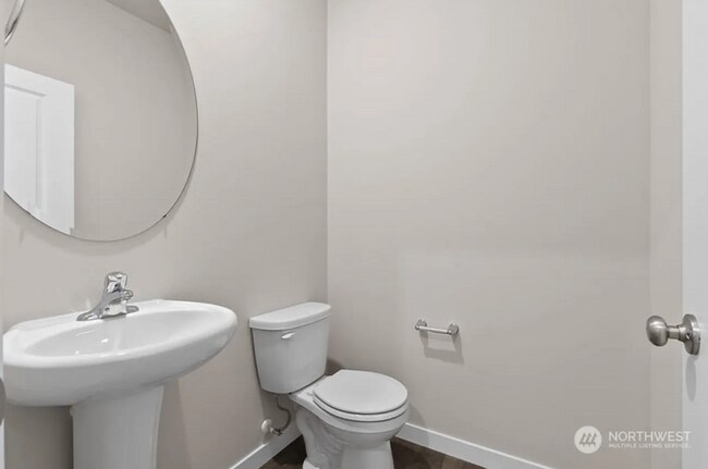 Building Photo - Beautiful large newer build 4 bedroom in Lipoma Firs!