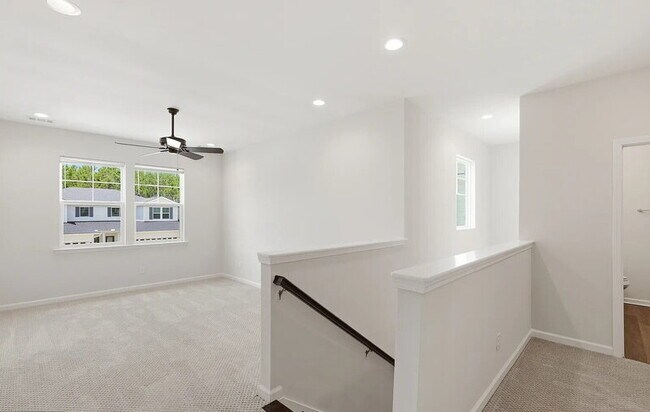 Building Photo - 99 Small Pine Ln