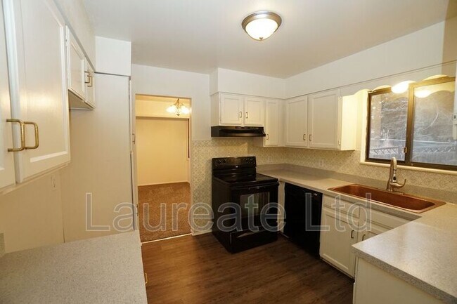 Building Photo - 7843 W Quarto Ave