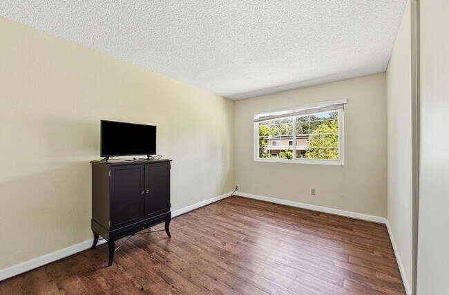 Building Photo - Wonderful 4bd/2.5ba Cameron Park Home with Pool and RV Access!