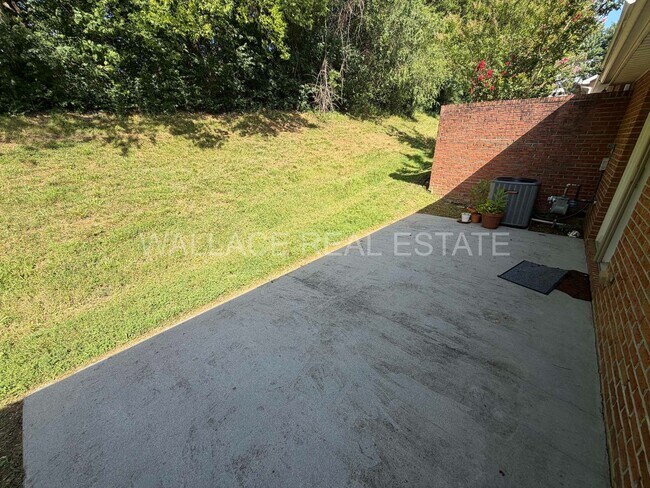 Building Photo - SPACIOUS 3 BEDROOM CONDO IN ANDERSON RIDGE ON GLEASON DRIVE!!