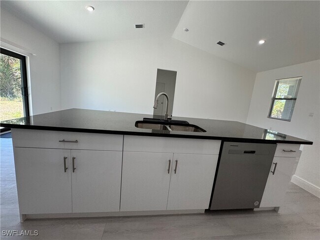 Building Photo - 6018 Acorn Cir