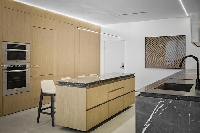 Building Photo - 2301 Collins Ave