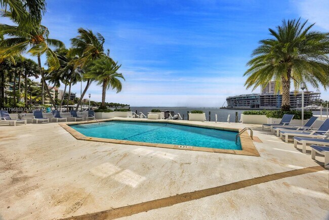 Building Photo - 1600 S Bayshore Ln
