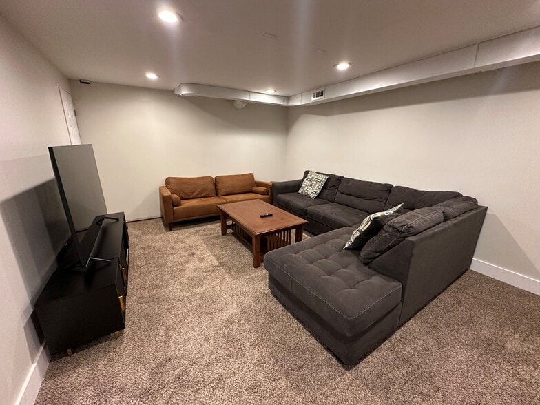 Building Photo - 4529 Golf Park Dr