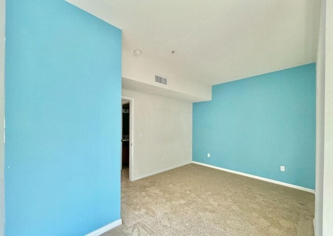 Building Photo - 32 Glashaus Loop