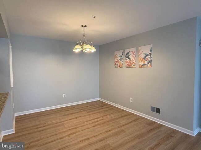 Building Photo - 901 Waters Edge Dr