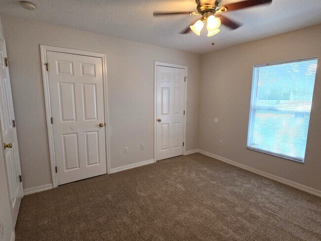 Building Photo - 116 Drake Way