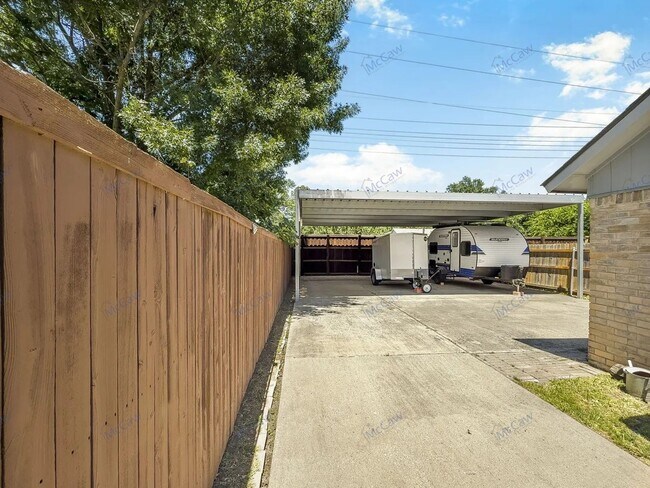 Building Photo - 767 Dove Cir