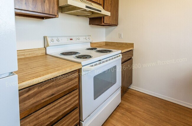 Building Photo - 1244 Maple St