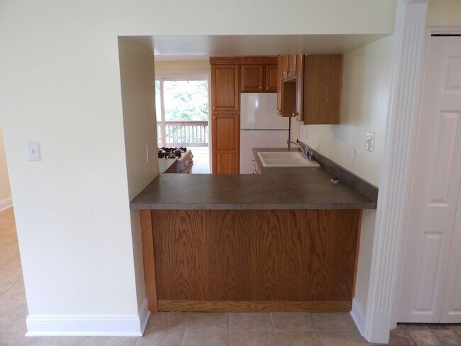 Building Photo - 102 Cedar Dr