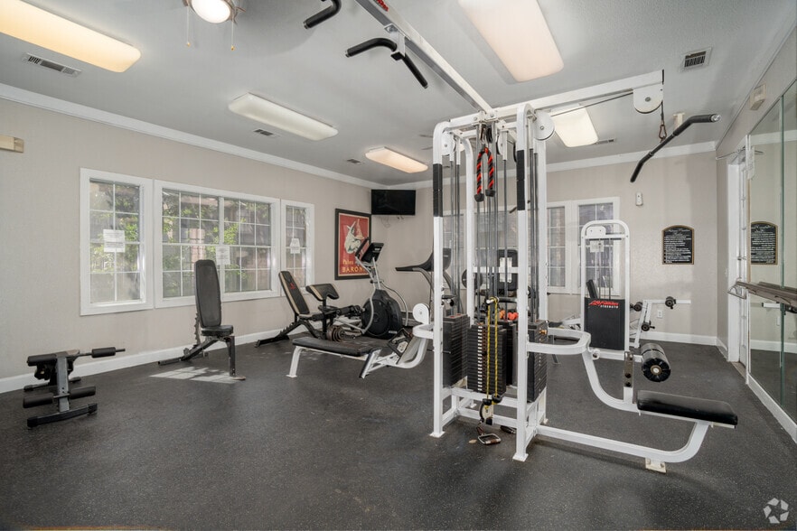 Fitness Center - 2929 Dunvale Apartments On Westheimer