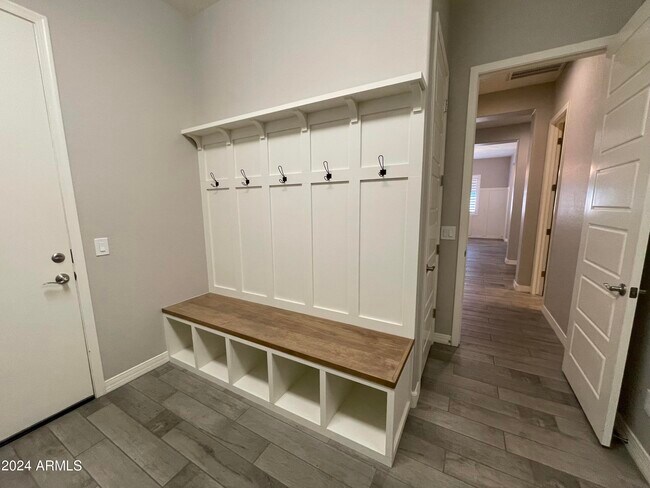 Building Photo - 22834 E Silver Crk Ln