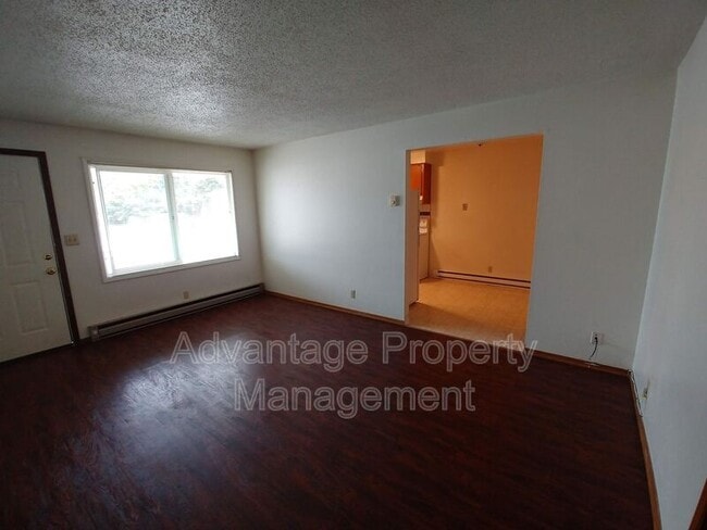 Building Photo - 339 Jackson St W